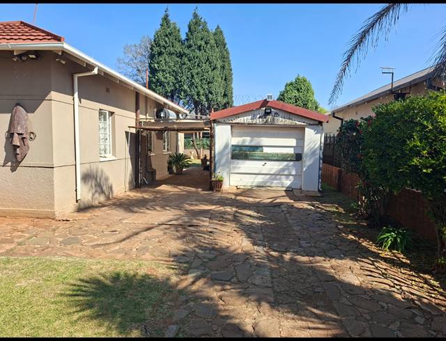 3 BEDROOM HOUSE TO LET IN BRENTHURST